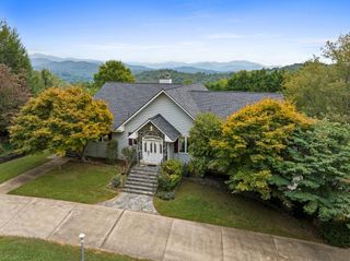 498 Old Dyer Drive, Hayesville, NC 28904