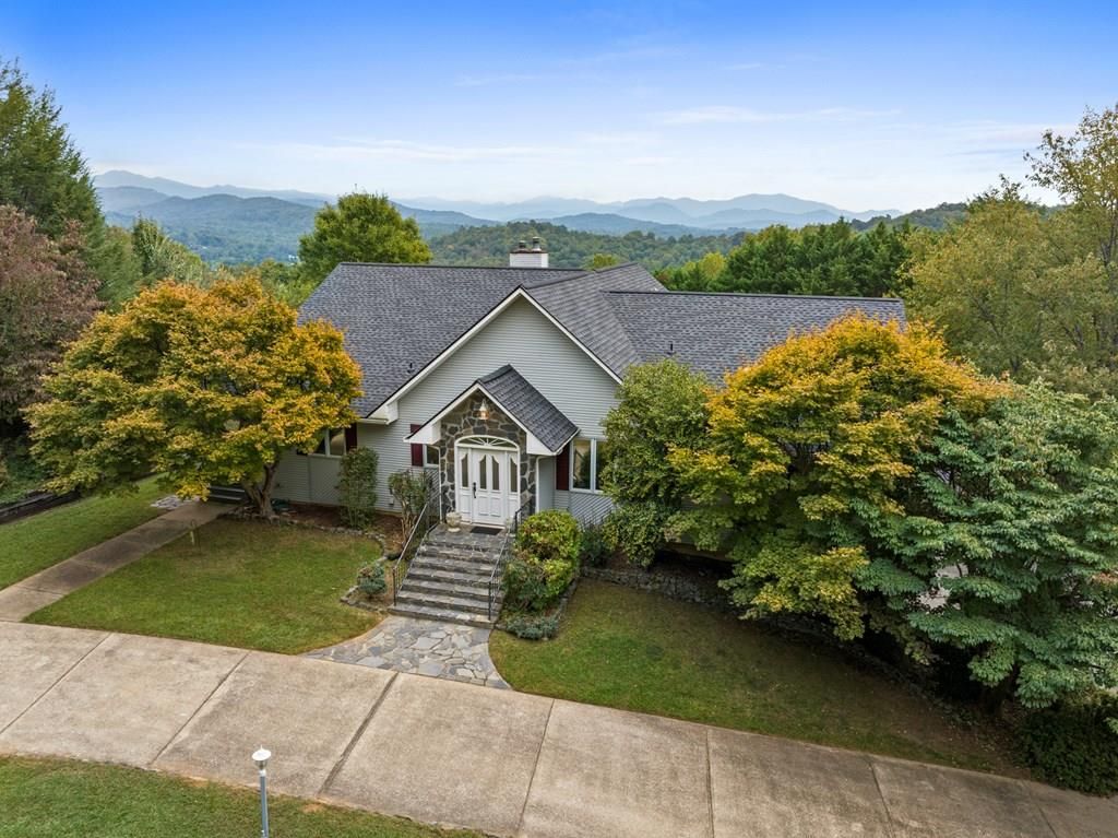 498 Old Dyer Drive, Hayesville, NC 28904