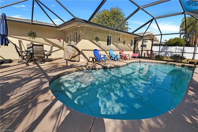 707 16th PL, Cape Coral, FL 33909