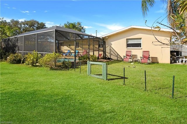 707 16th PL, Cape Coral, FL 33909