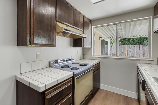 1150 Rosa Del Rio Way, Sacramento, CA 95822