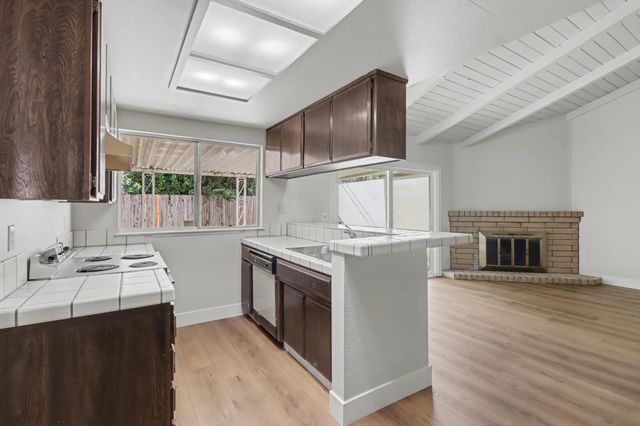 1150 Rosa Del Rio Way, Sacramento, CA 95822