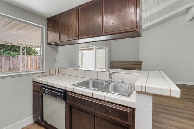 1150 Rosa Del Rio Way, Sacramento, CA 95822