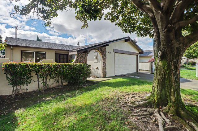 1150 Rosa Del Rio Way, Sacramento, CA 95822