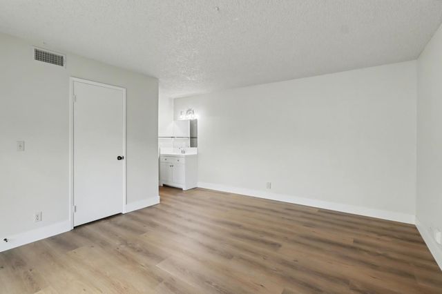 1150 Rosa Del Rio Way, Sacramento, CA 95822