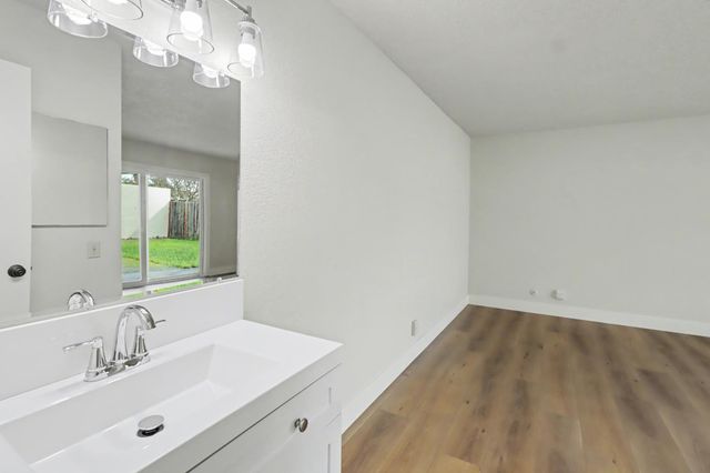 1150 Rosa Del Rio Way, Sacramento, CA 95822