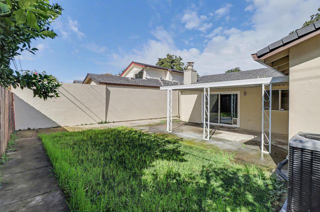 1150 Rosa Del Rio Way, Sacramento, CA 95822