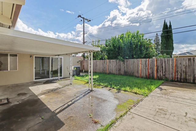 1150 Rosa Del Rio Way, Sacramento, CA 95822