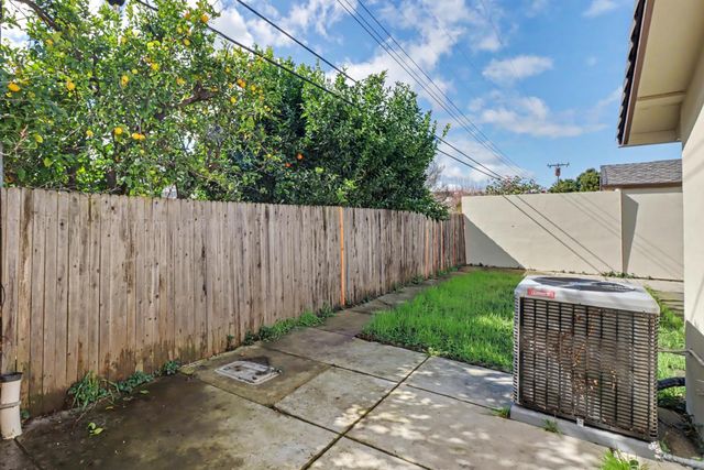 1150 Rosa Del Rio Way, Sacramento, CA 95822