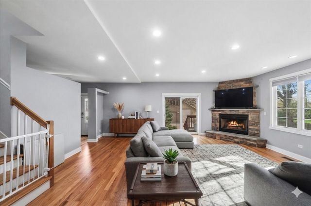 4549 E LARCH Avenue, Glenview, IL 60025