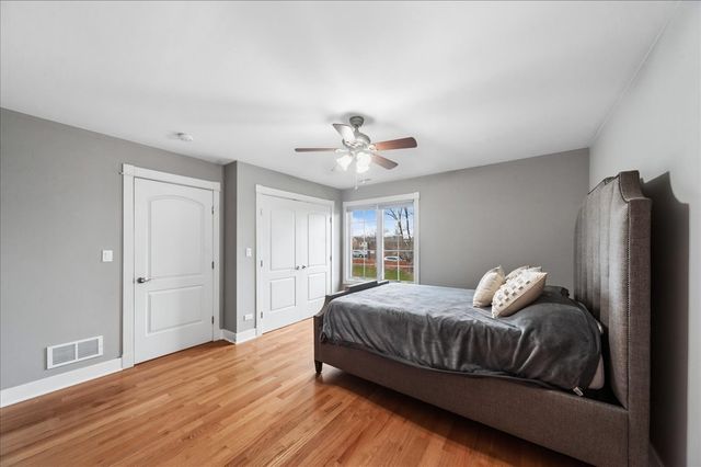 4549 E LARCH Avenue, Glenview, IL 60025