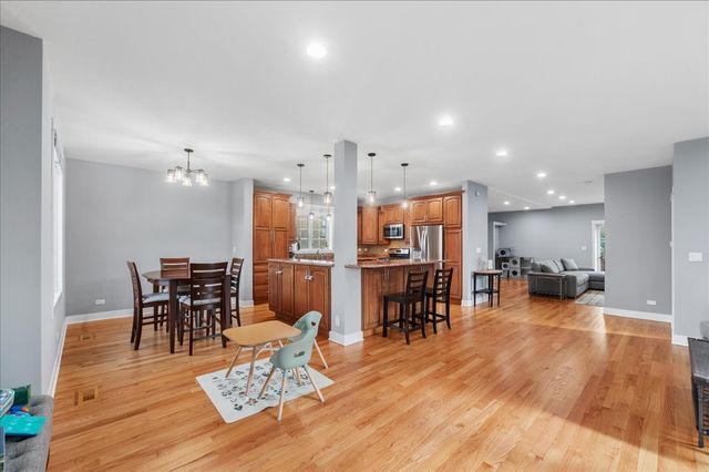 4549 E LARCH Avenue, Glenview, IL 60025