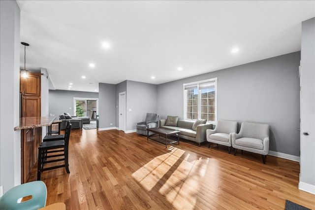 4549 E LARCH Avenue, Glenview, IL 60025