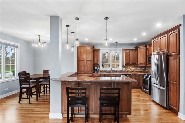 4549 E LARCH Avenue, Glenview, IL 60025