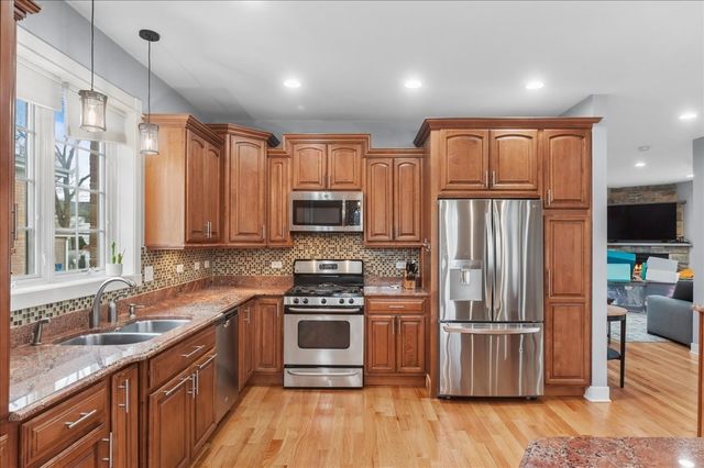 4549 E LARCH Avenue, Glenview, IL 60025