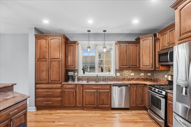 4549 E LARCH Avenue, Glenview, IL 60025