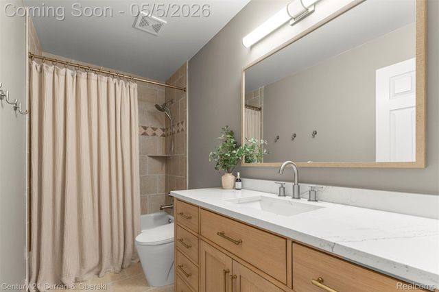 22254 Rhys Drive, Macomb Township, MI 48042