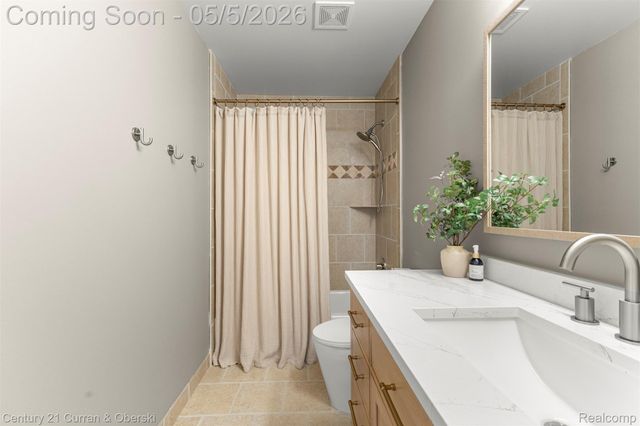 22254 Rhys Drive, Macomb Township, MI 48042