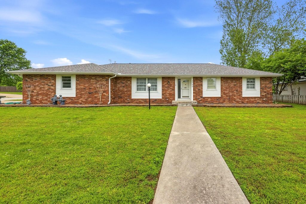 2799 W Camino Alto Street, Springfield, MO 65810
