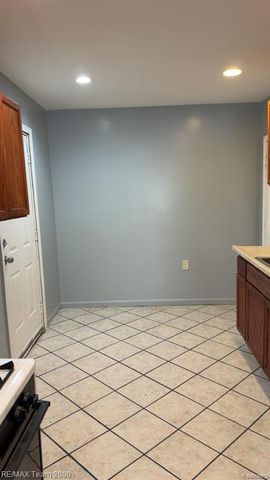 21144 Pinecrest Street, Taylor, MI 48180