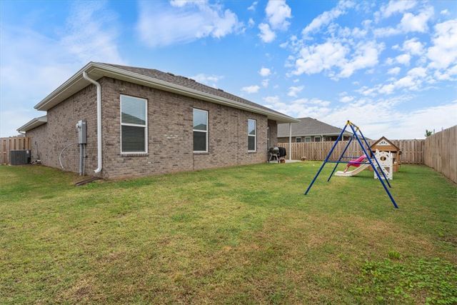 908 S Canvasback Drive, Siloam Springs, AR 72761