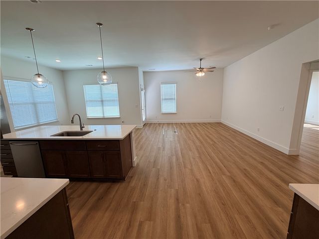 908 S Canvasback Drive, Siloam Springs, AR 72761