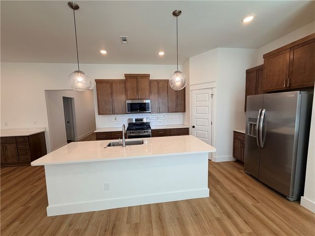 908 S Canvasback Drive, Siloam Springs, AR 72761