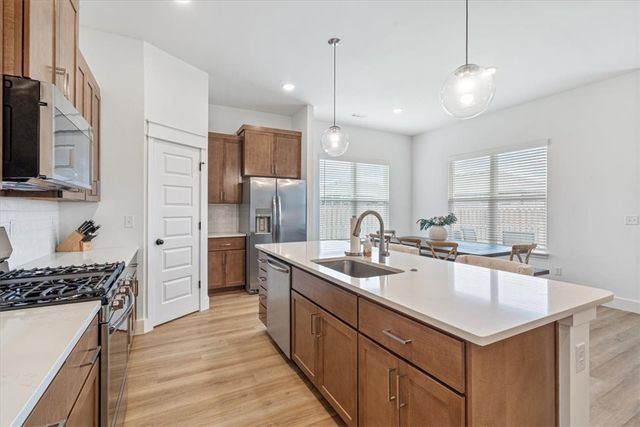 908 S Canvasback Drive, Siloam Springs, AR 72761
