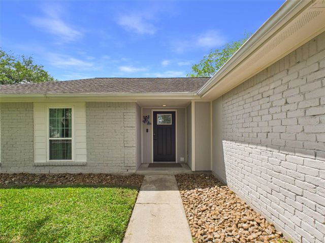 2818 New England Court, Webster, TX 77598