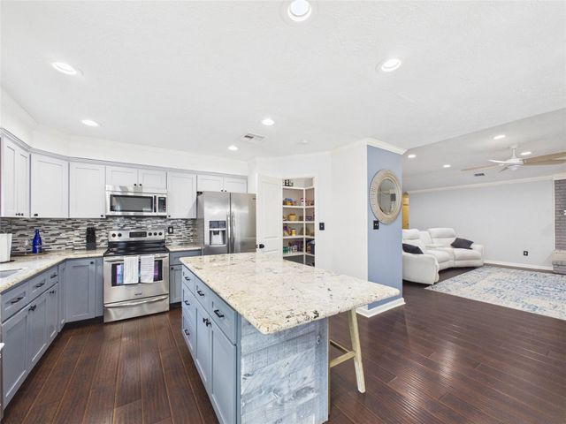 2818 New England Court, Webster, TX 77598