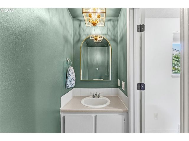 3936 Se 168TH Ave, Portland, OR 97236
