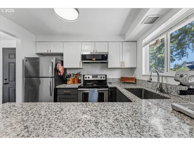3936 Se 168TH Ave, Portland, OR 97236