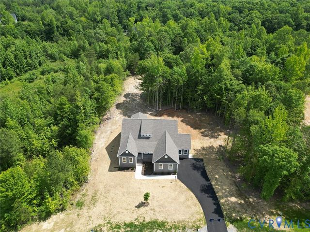8521 Roden Dr, Hanover, VA 23111