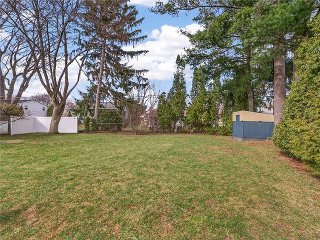 118 Courtly Circle, Greece, NY 14615