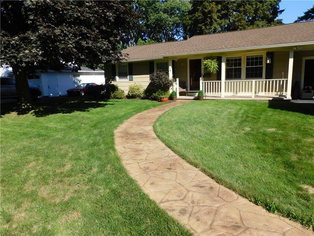 118 Courtly Circle, Greece, NY 14615