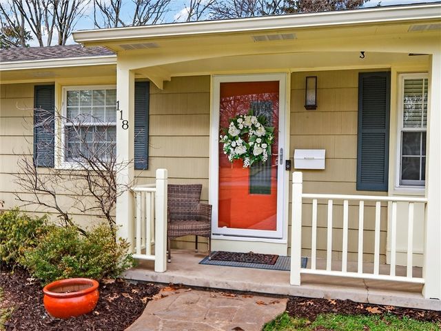 118 Courtly Circle, Greece, NY 14615