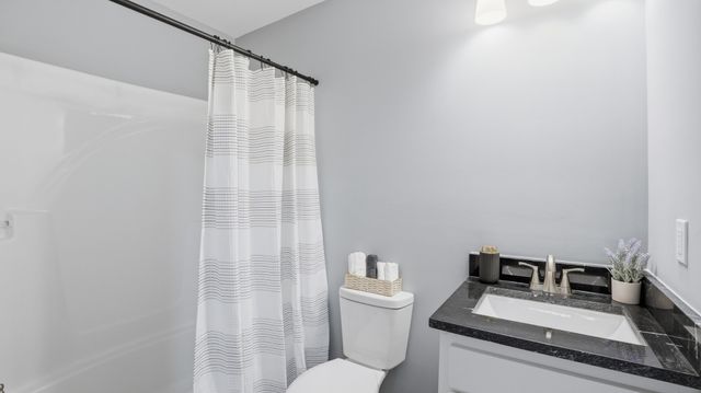 741 Kings Ln Apt B5, Tullahoma, TN 37388