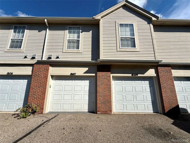 18107 Chesapeake Circle, Commerce Charter Township, MI 48390