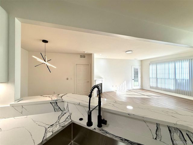 18107 Chesapeake Circle, Commerce Charter Township, MI 48390
