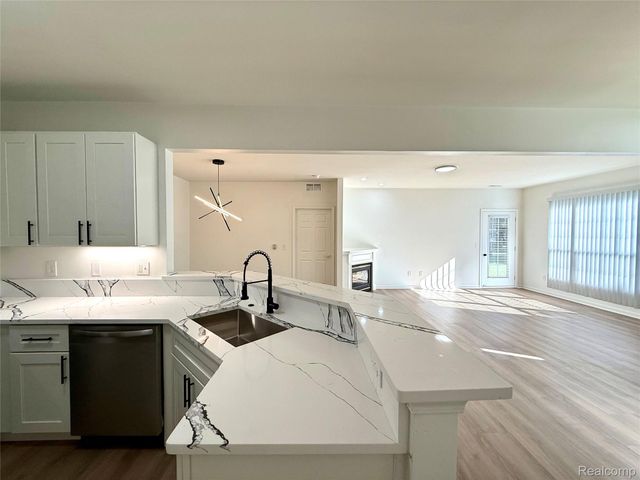 18107 Chesapeake Circle, Commerce Charter Township, MI 48390
