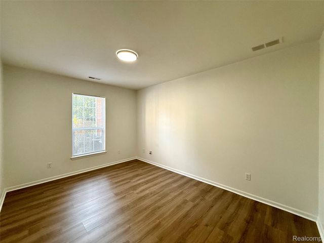 18107 Chesapeake Circle, Commerce Charter Township, MI 48390