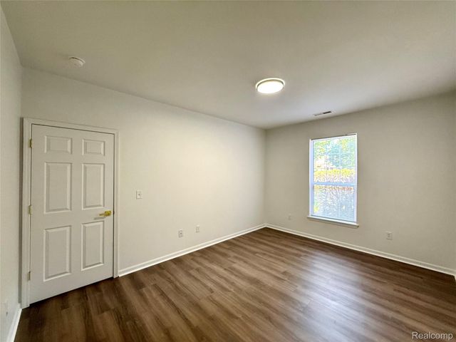 18107 Chesapeake Circle, Commerce Charter Township, MI 48390