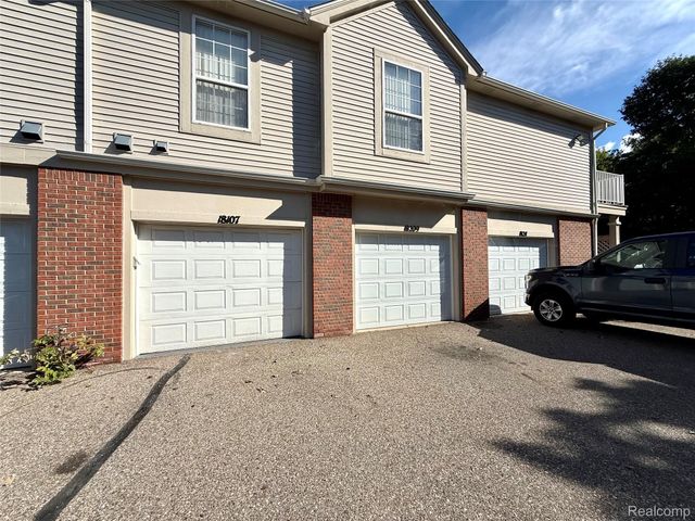 18107 Chesapeake Circle, Commerce Charter Township, MI 48390