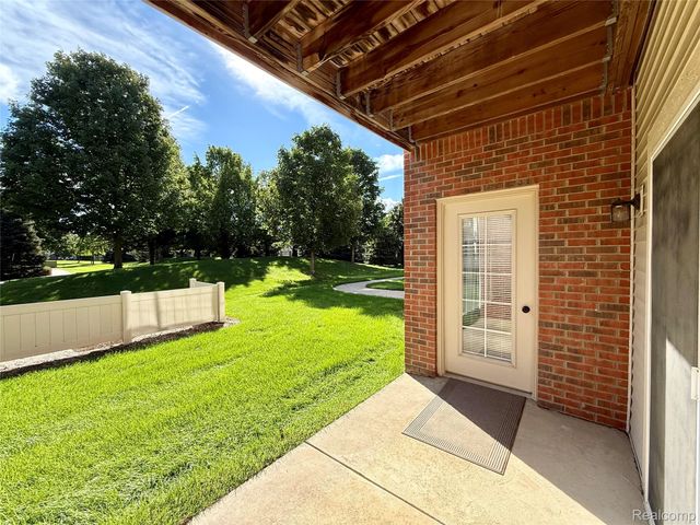 18107 Chesapeake Circle, Commerce Charter Township, MI 48390