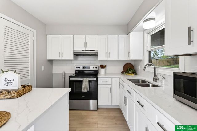 3030 S 38 Street, Omaha, NE 68105