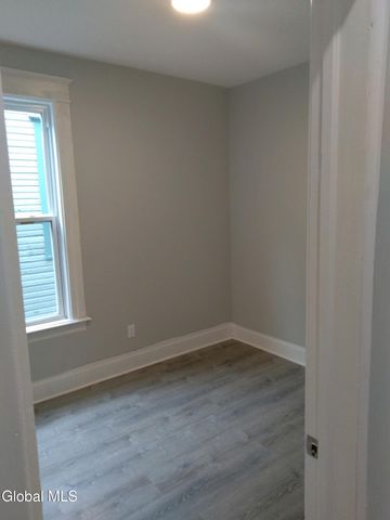 187 N Lake Avenue, Albany, NY 12206
