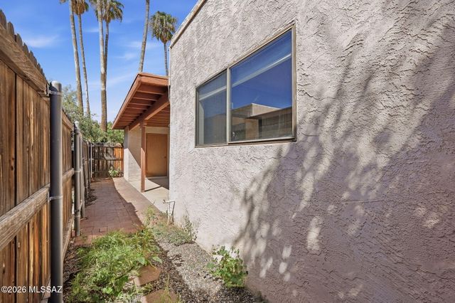 1949 N Swan Rd Unit 31, Tucson, AZ 85712