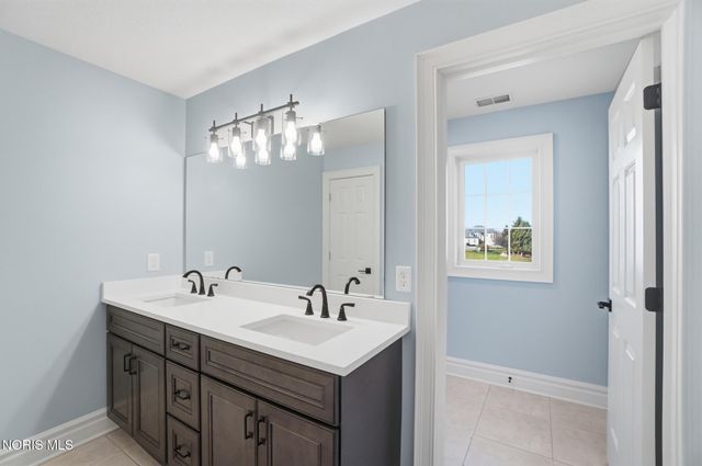 2906 Back Bay Drive, Maumee, OH 43537