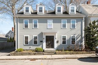27 Warren St 1, Newburyport, MA 01950
