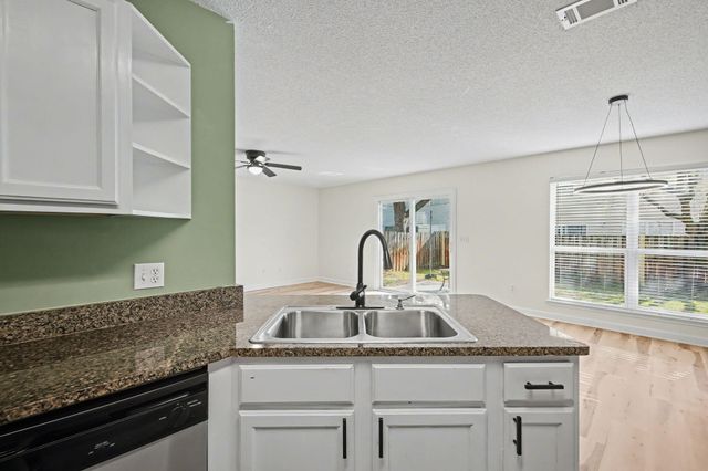 28 3rd Street, Shalimar, FL 32579